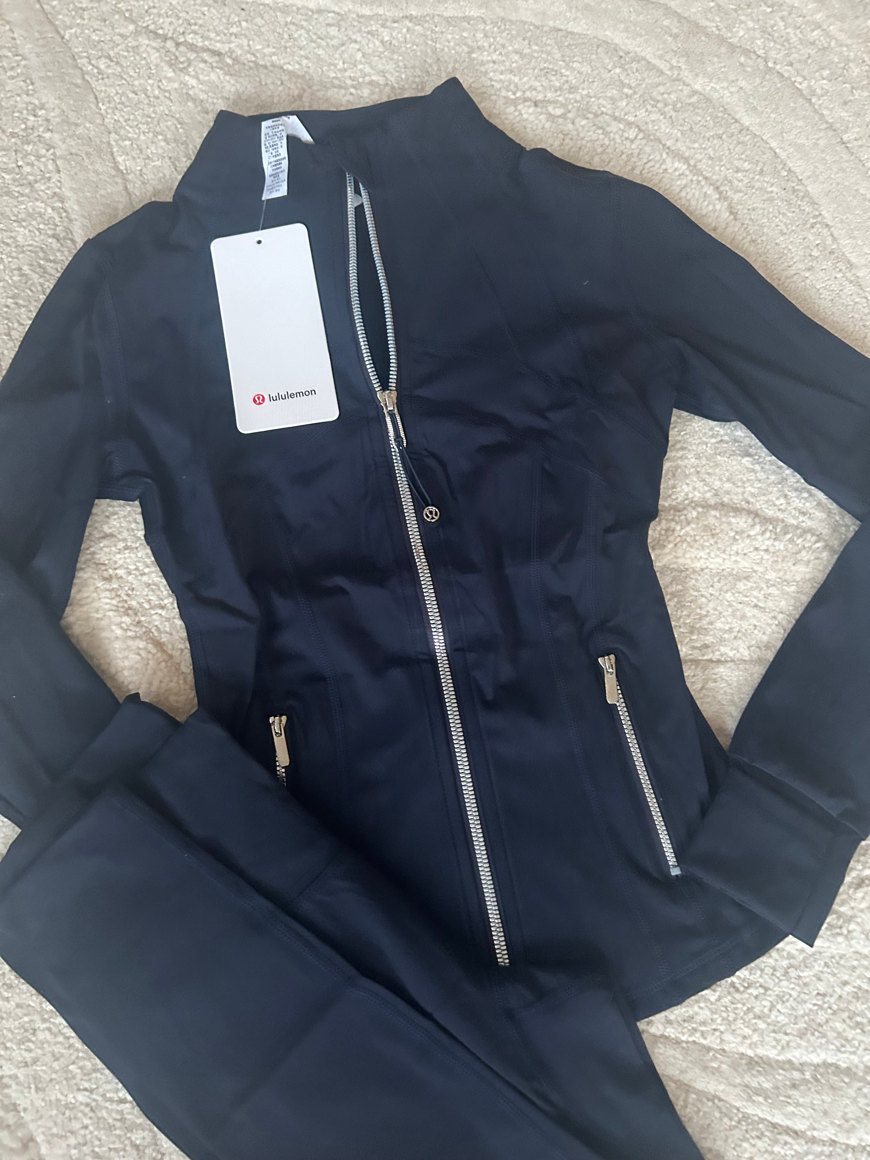 Navy & silver lululemon