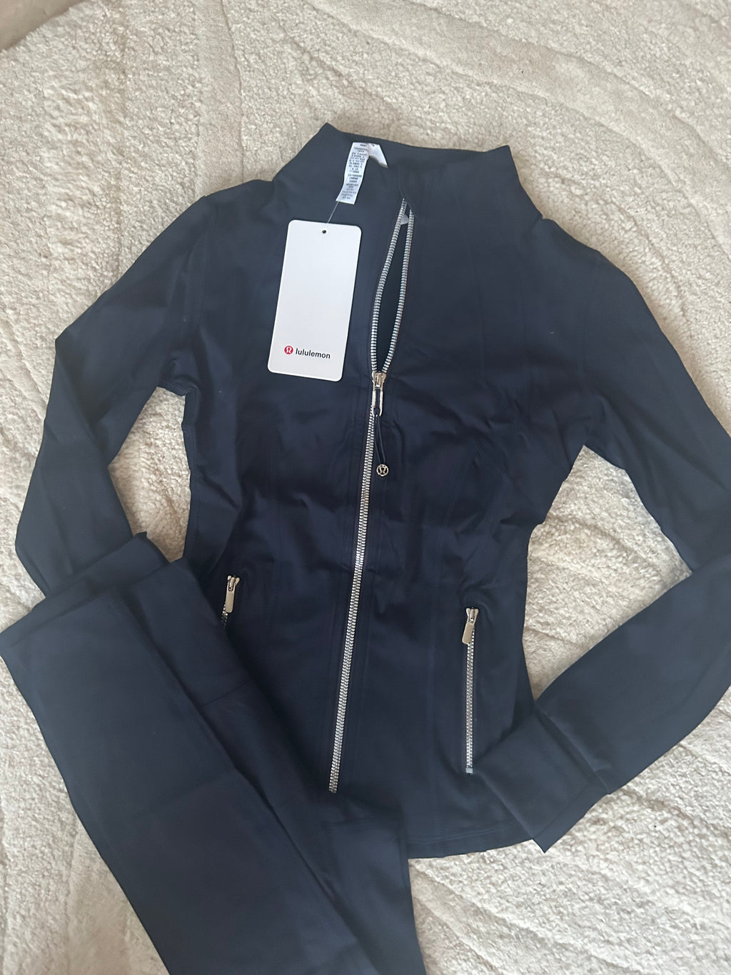 Navy & silver lululemon