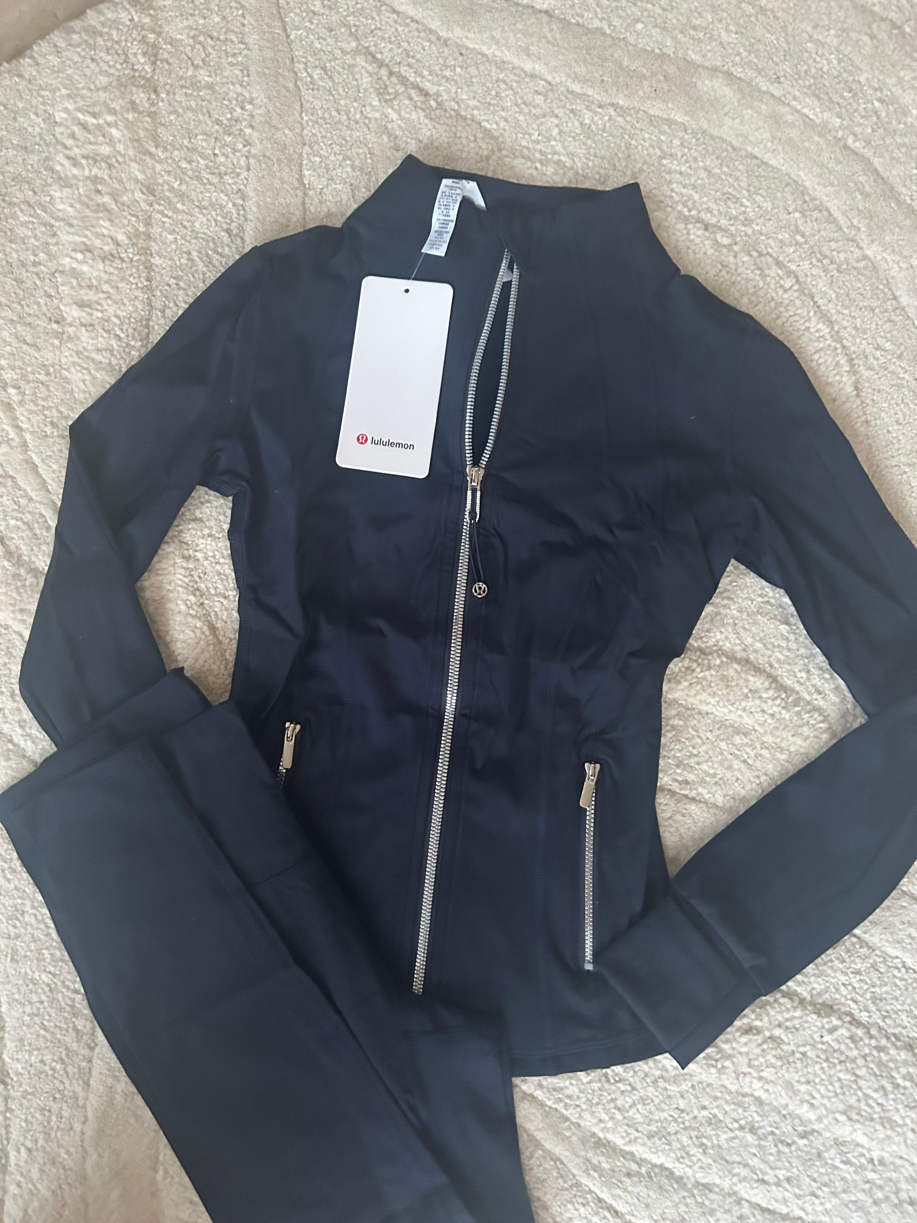 Navy & silver lululemon