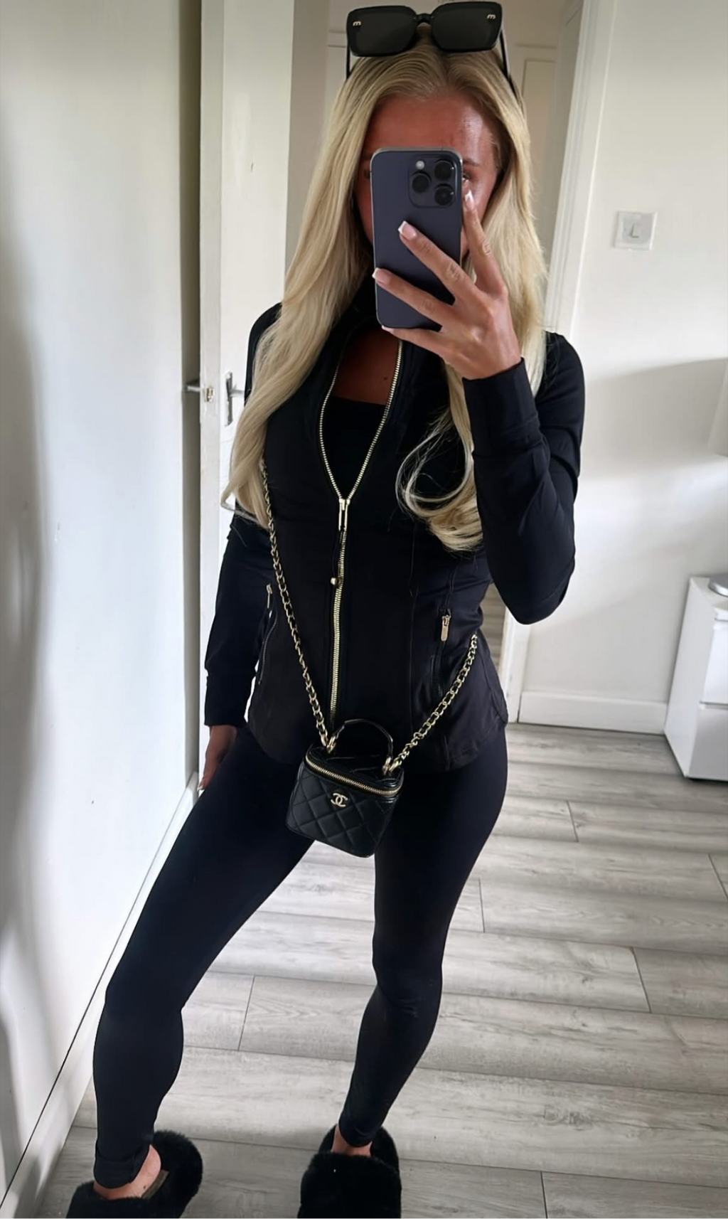 Black and gold set